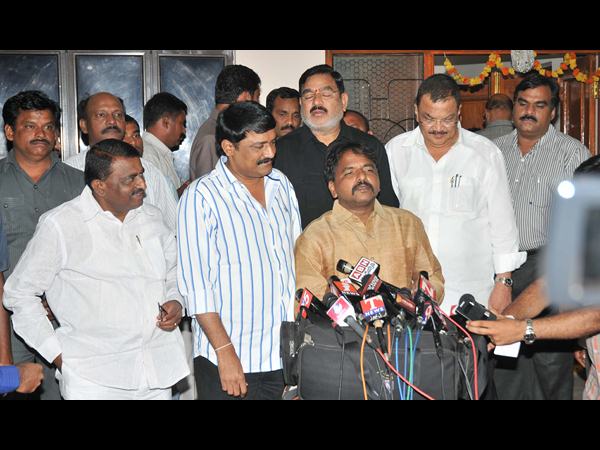 విలేకరులతో..