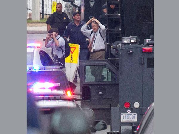 తలలు పట్టుకున్నారు.. తలలు పట్టుకున్నారు..