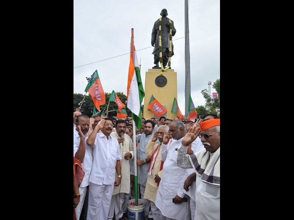 సర్దార్ విగ్రహం వద్ద బిజెపి