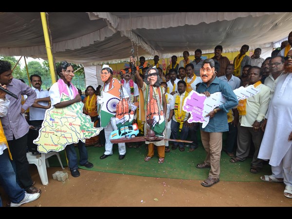 సోనియా, కెసిఆర్, రాహుల్