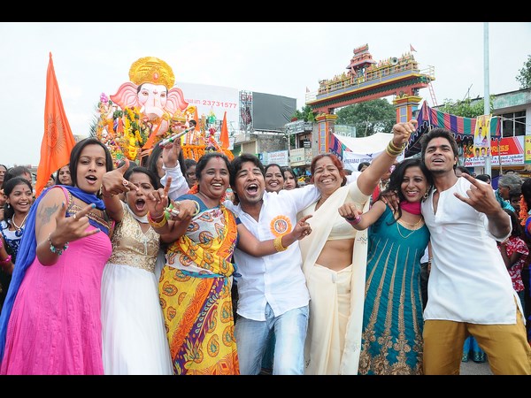 నిమజ్జన సందడి