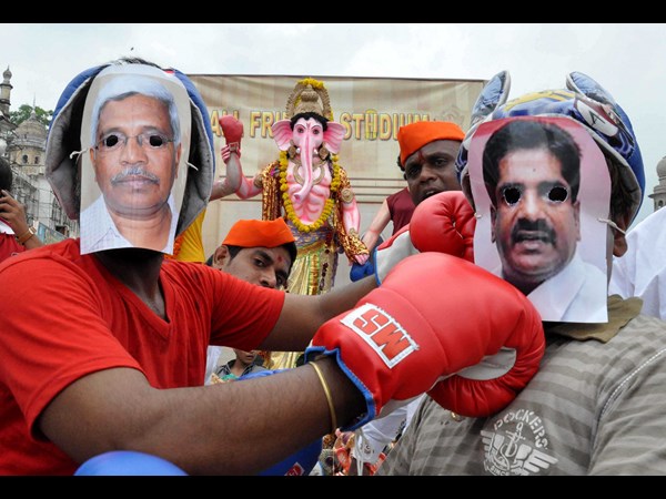 నిమజ్జనంలో అశోక్ వర్సెస్ కోదండ!