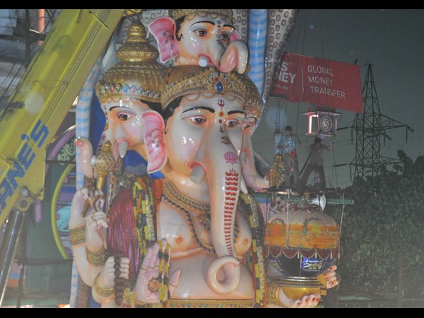 ఖైరతాబాద్ గణేషుడి శోభాయాత్ర