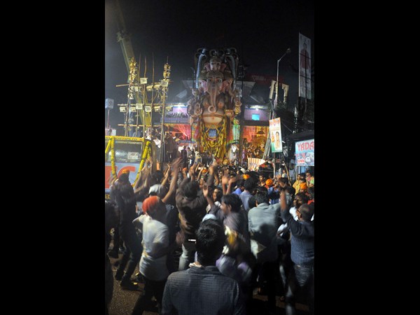 జన సందోహం