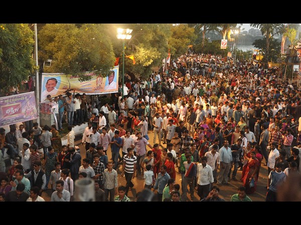 భక్తుల కోలాహలం భక్తుల కోలాహలం