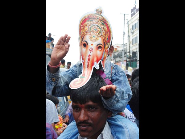 గణేషుడి రూపంలో గణేషుడి రూపంలో