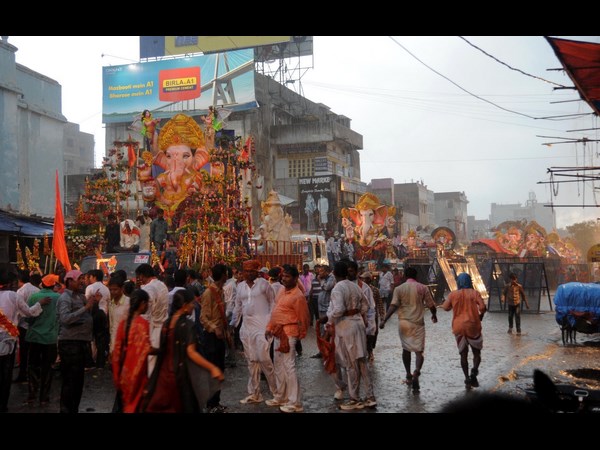 అలంకరణ అలంకరణ