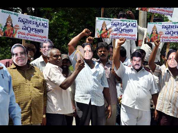 ముసుగులు ధరించి..