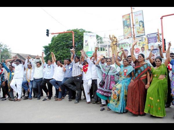 ఒంటికాలిపై నిరసన
