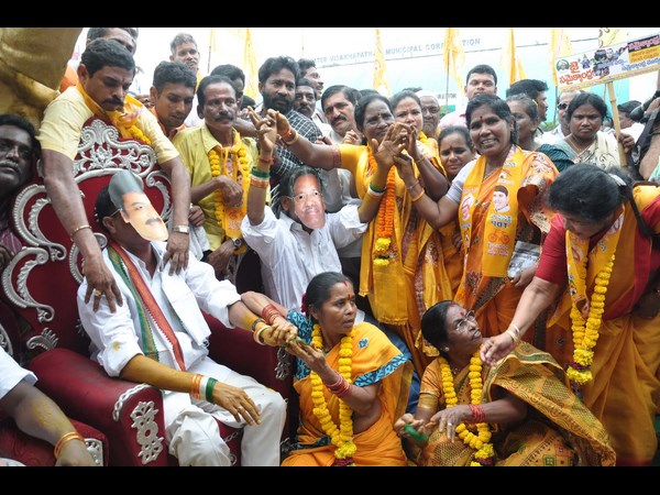 చిరు, కావూరి