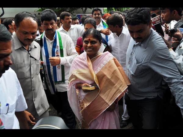 విజయమ్మ విజయమ్మ