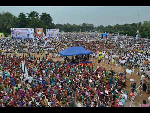 వర్షంలోను వర్షంలోను