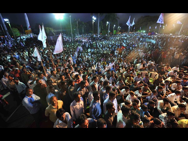 జన సందోహం