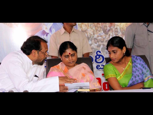 షర్మిల, విజయమ్మ