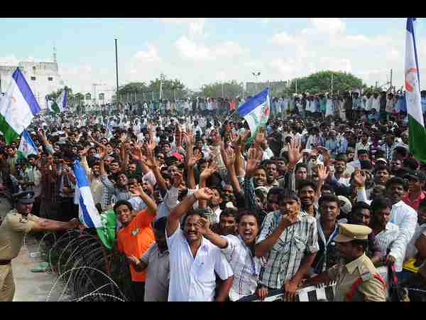 సందడే సందడి..