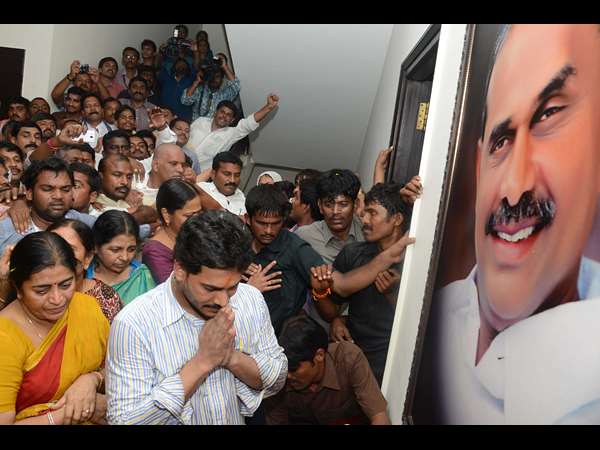 కుటుంబ సభ్యులతో