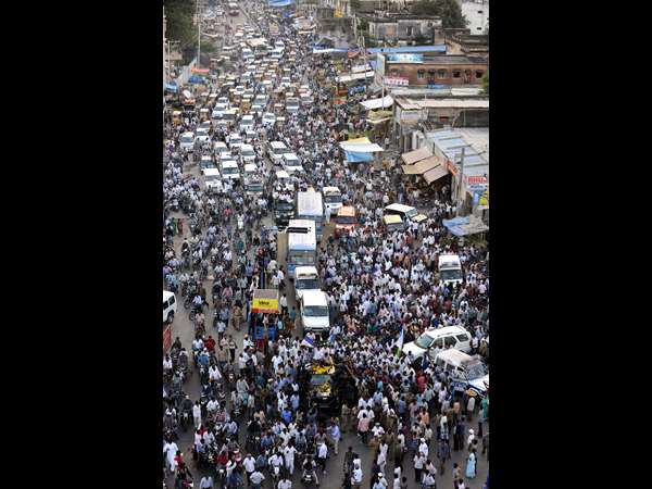 మలకపేట వద్ద కాన్వాయ్