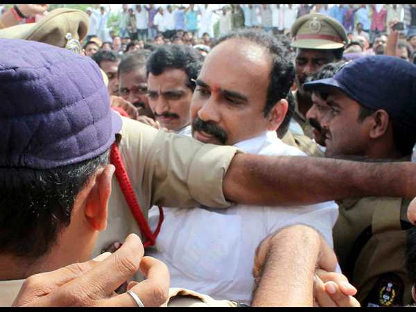 పోలీసులు నో