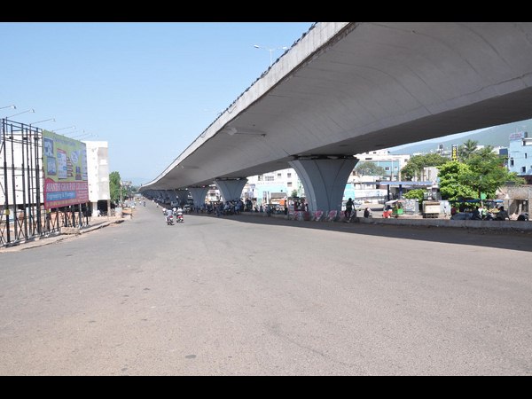 రోడ్లపై లేని జనం