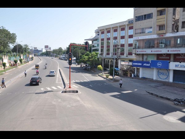 చౌరస్తాలో లేని జనం