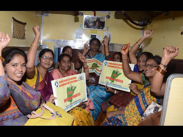 రైలు డబ్బాలో సమైక్యాంధ్ర రైలు డబ్బాలో సమైక్యాంధ్ర