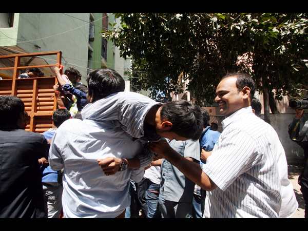 అరెస్టు దృశ్యం