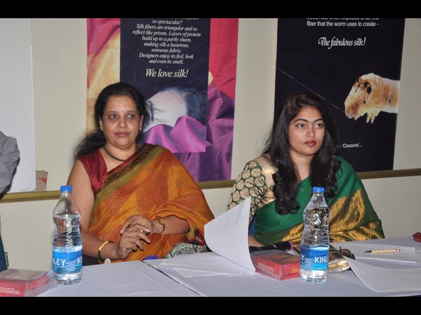 శ్రీమతి సిల్క్ మార్క్ 13 శ్రీమతి సిల్క్ మార్క్ 13