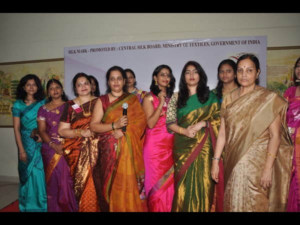 శ్రీమతి సిల్క్ మార్క్ 14 శ్రీమతి సిల్క్ మార్క్ 14