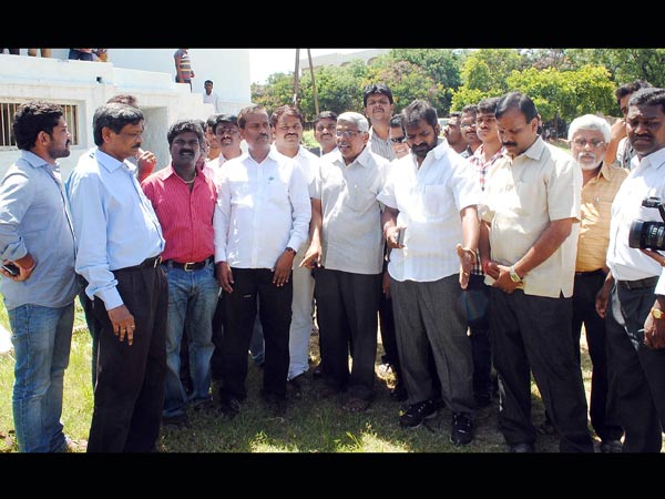 టి: మహిళా రచయితల భేటీ, 'జాగృతి' అరెస్ట్