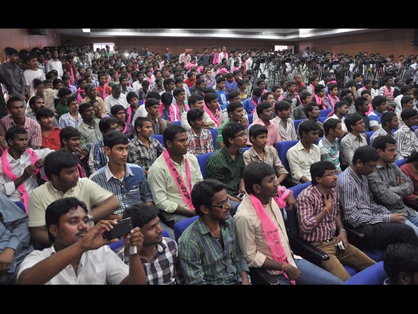 హాజరైన కార్యకర్తలు