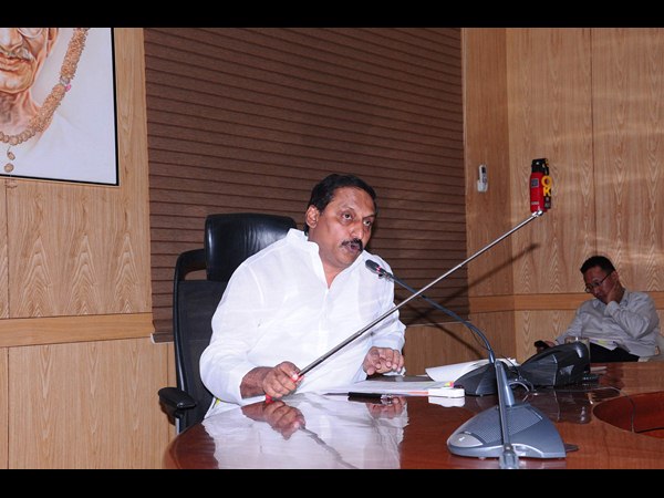 నెహ్రూ, ఇందిర చేసిందేమిటి...