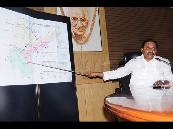 మ్యాప్ చూపిస్తూ... 