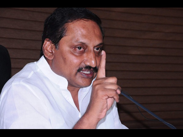 దిగ్విజయ్‌పై నిప్పులు