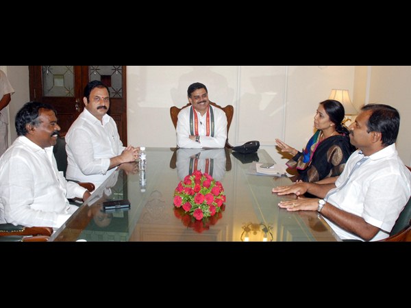 స్పీకర్‌ను కలిసింది వీరే...