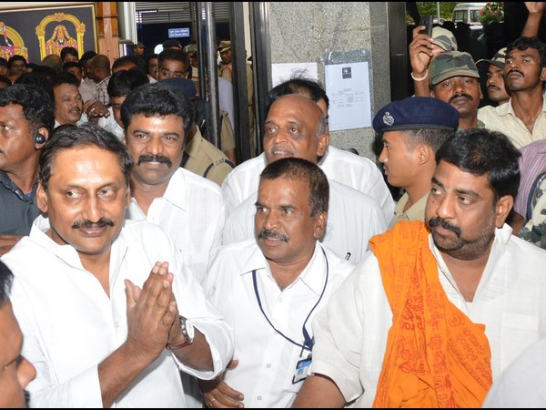ఘన స్వాగతం