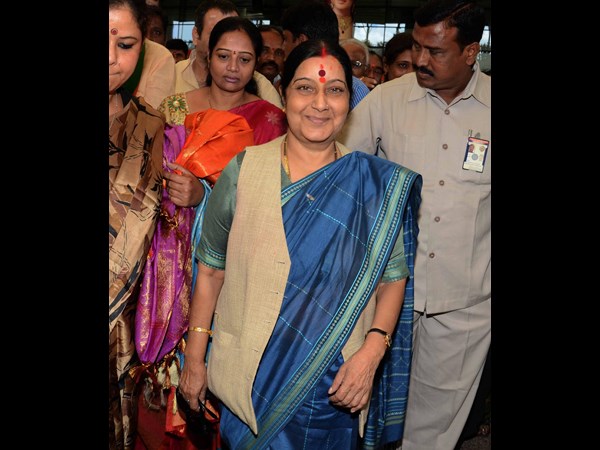 శంషాబాద్ విమానాశ్రయంలో