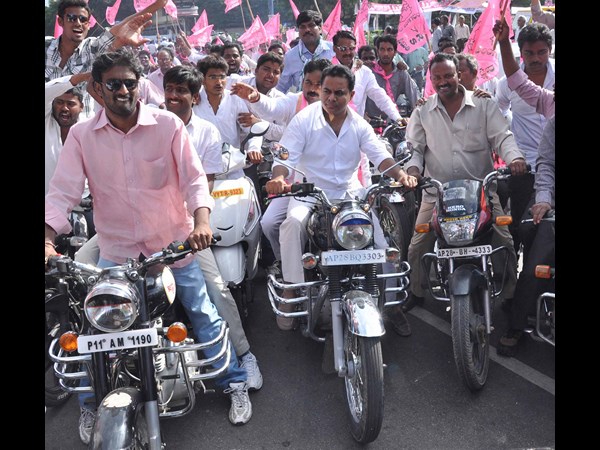 ద్విచక్ర వాహనాలపై