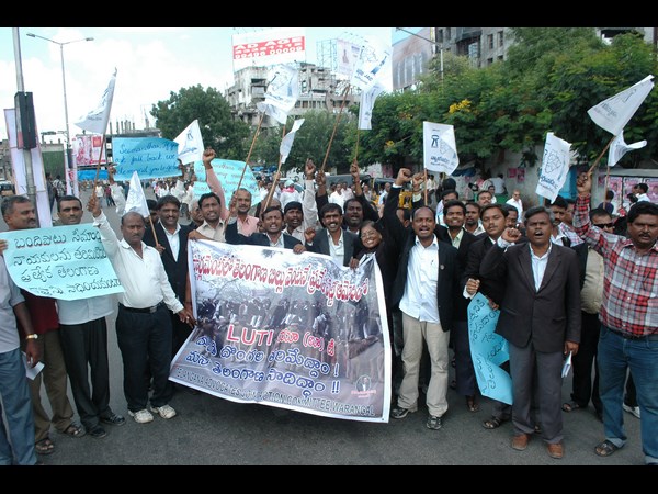 న్యాయవాదులు