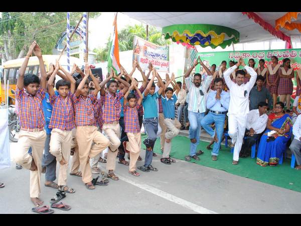 ఆసనాలతో