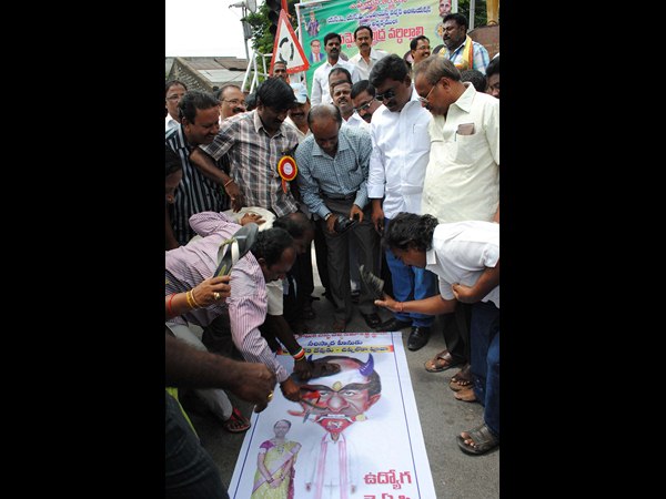 చెప్పులతో