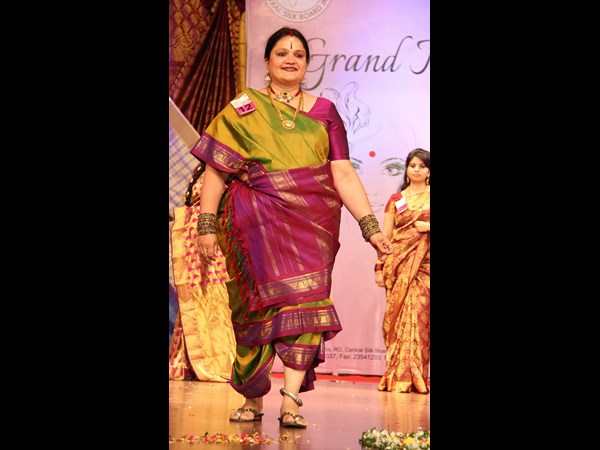 ర్యాంపుపై ఆంటీ!