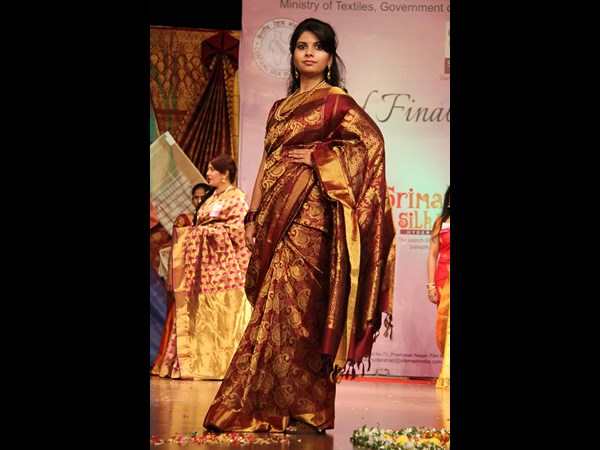 సిల్క్ అందం.. శ్రీమతి ఆనందం