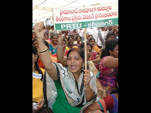 మహిళా టీచర్లు కూడా..