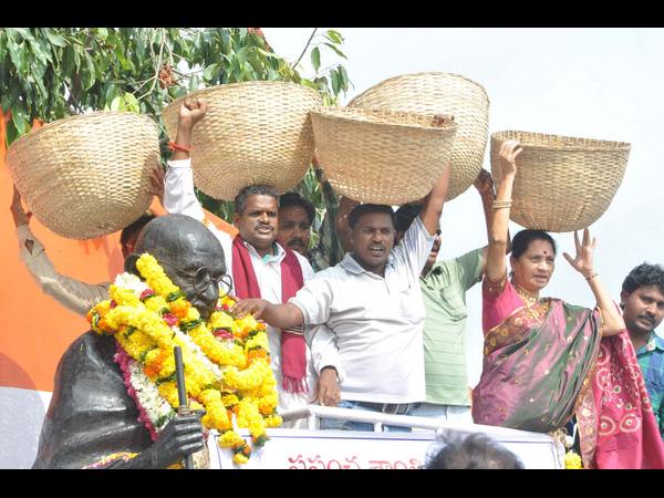 బుట్టలతో