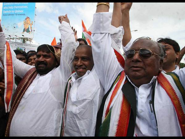 ముగ్గురి సంబరాలు..