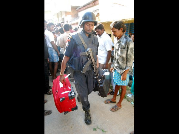 పోలీసులు 2