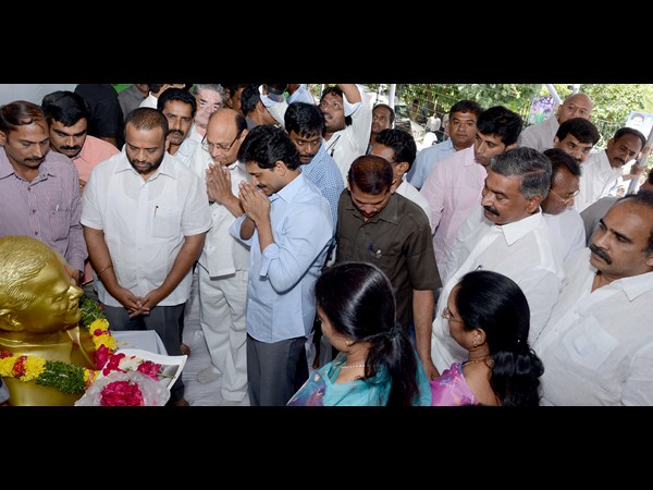 తండ్రి ఆశీర్వాదం కోసం
