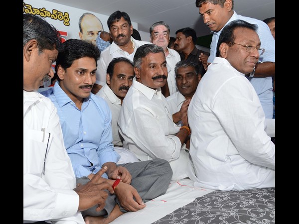 వైయస్ దీక్షలో