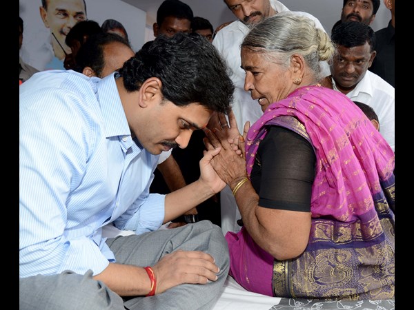 ఓ అమ్మ మాట వింటూ..