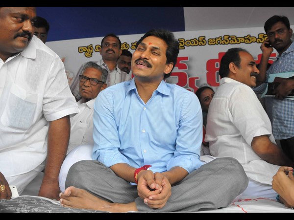 జగన్ నవ్వు